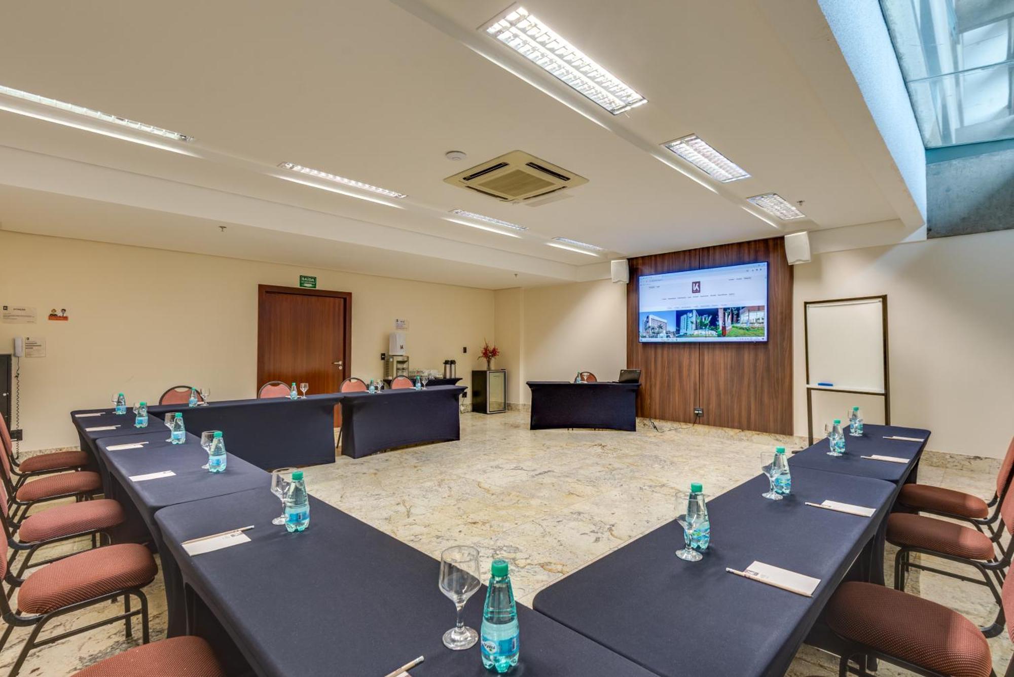 K Hotel Гояния Экстерьер фото
