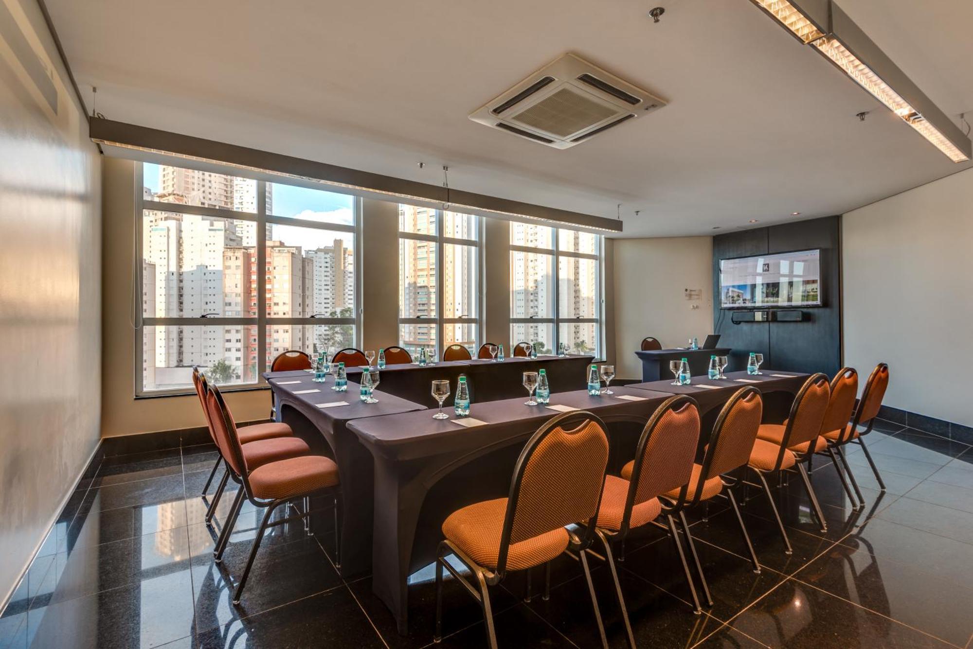 K Hotel Гояния Экстерьер фото