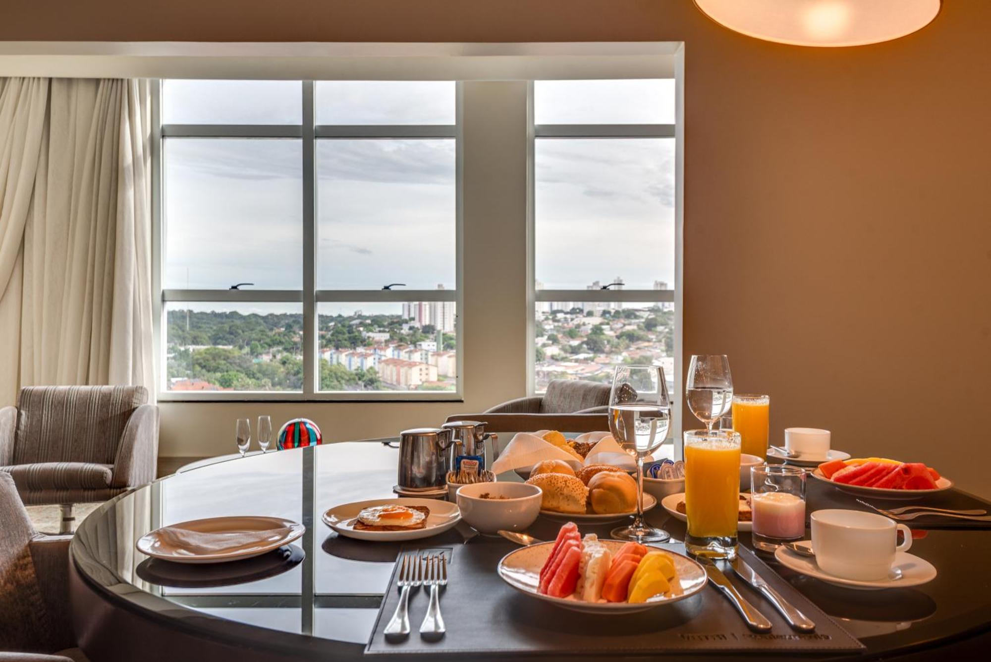 K Hotel Гояния Экстерьер фото