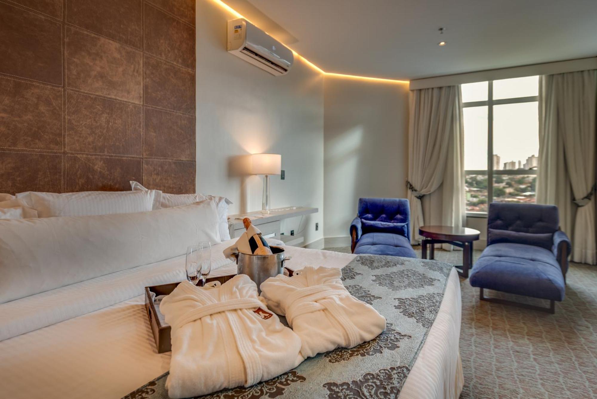 K Hotel Гояния Экстерьер фото